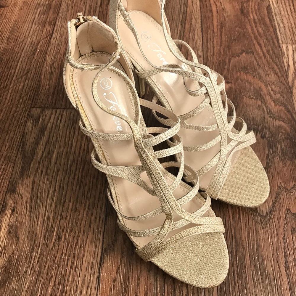 Brand new heels ( Size 6)